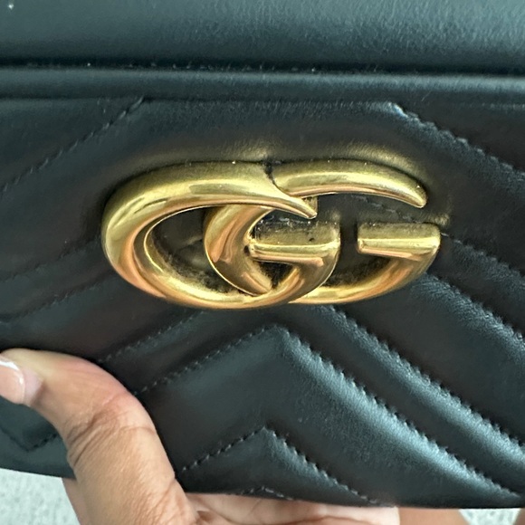 Gucci Black Chevron Crossbody Bag with Gold Logo - Picture 15 of 16